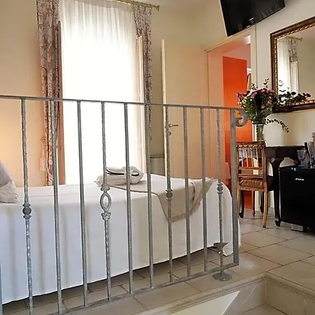Al Borgo فندق مبيت وإفطار جويا ديل كولي